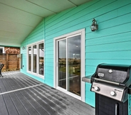 อื่นๆ 3 Beachfront Westport Home w/ Deck!