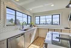 Others 7 'ruston Retreat' - Mod Home w/ Rooftop Deck!