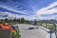 Others 'ruston Retreat' - Mod Home w/ Rooftop Deck!