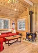 Imej utama Picturesque Alma Log Cabin w/ Deck & Grill!