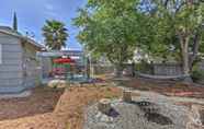 อื่นๆ 4 Whimsical Sacramento Home w/ Garden & Patio!