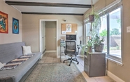 อื่นๆ 5 Whimsical Sacramento Home w/ Garden & Patio!