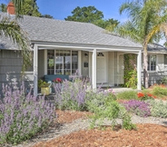 Lainnya 2 Whimsical Sacramento Home w/ Garden & Patio!