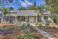 อื่นๆ Whimsical Sacramento Home w/ Garden & Patio!