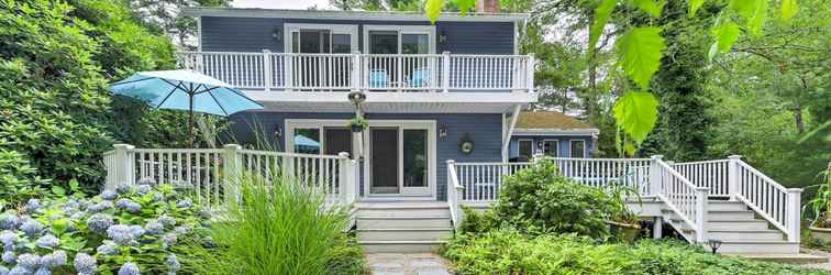 Lainnya Mashpee House w/ Wraparound Deck - Walk to Beach!