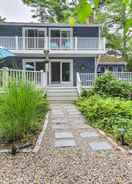 Imej utama Mashpee House w/ Wraparound Deck - Walk to Beach!