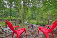 Others 'the Mill River Cabin w/ Fireplace & River View!