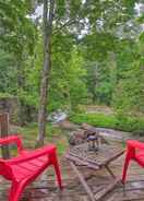 Imej utama 'the Mill River Cabin w/ Fireplace & River View!