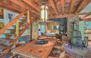 Others 4 'the Mill River Cabin w/ Fireplace & River View!