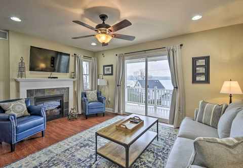 Lainnya Canandaigua Lake House w/ Lake View & Fire Pit!