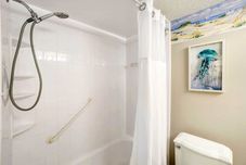 Lainnya Indian Rocks Beach Cottage, Walk to Beach!