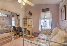 기타 6 Homey Colfax Getaway w/ Private Hot Tub!