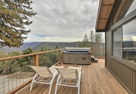 Lain-lain Homey Colfax Getaway w/ Private Hot Tub!