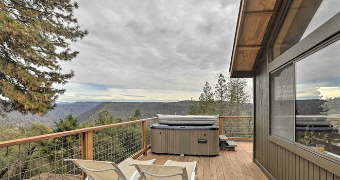 Khác Homey Colfax Getaway w/ Private Hot Tub!