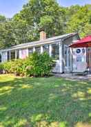 ภาพหลัก Lakefront Mashpee Home w/ Kayak & Outdoor Kitchen!