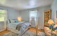 Others 5 Stockbridge Home: Walk to Town Beach!