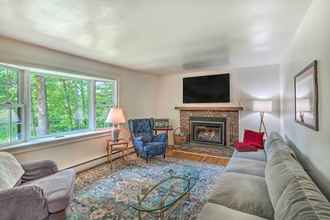 Others 4 Stockbridge Home: Walk to Town Beach!