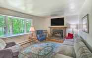 Others 4 Stockbridge Home: Walk to Town Beach!