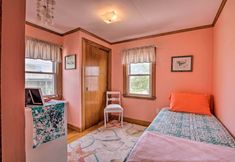 Others 3 Deck & Beach Access: Waterfront Cape Cod Cottage