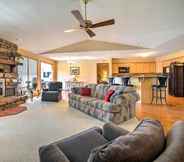 Others 6 Spacious Modern Home w/ Patio + Golf Course View!