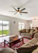 บริเวณนั่งเล่น Kissimmee Vacation Home - Pet Friendly w/ Yard!