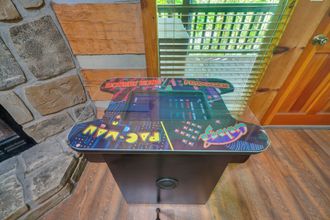 Others 4 Gatlinburg Cabin w/ Hot Tub ~ 6 Mi to Downtown!