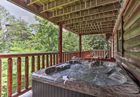 Khác Pigeon Forge Getaway w/ Covered Patio & Hot Tub!