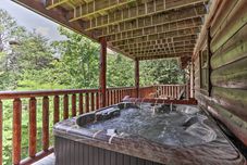 Khác Pigeon Forge Getaway w/ Covered Patio & Hot Tub!