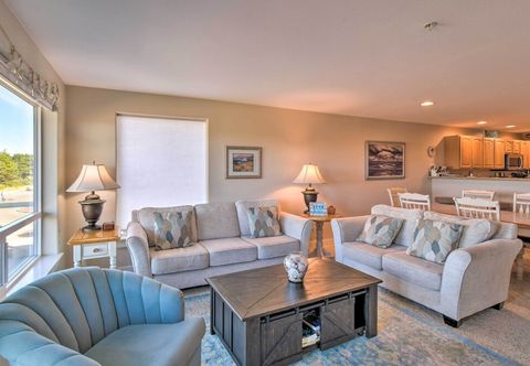 Others Bright Westport Condo W/pool Access, Walk to Beach