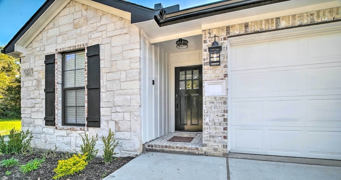 อื่นๆ Well-appointed Montgomery Home w/ Fenced Yard