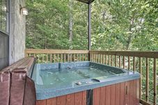 Others Furnished Deck & Grill: Rustic Pigeon Forge Cabin