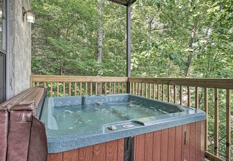 Others Furnished Deck & Grill: Rustic Pigeon Forge Cabin