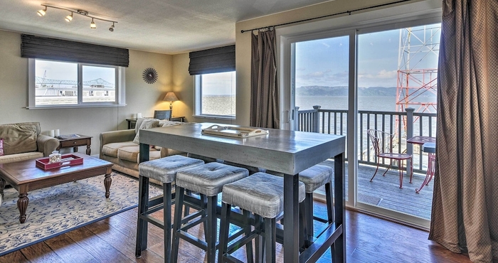 Khác Waterfront Condo on Pier in Downtown Astoria!