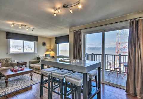 Others Waterfront Condo on Pier in Downtown Astoria!