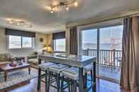 Others Waterfront Condo on Pier in Downtown Astoria!