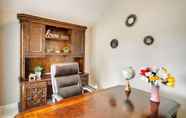 Lain-lain 2 Comfortable Dallas Abode w/ Backyard & Office!