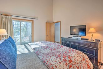 Others 4 Hot Tub + Deck: Large Sunriver Home Near Skiing