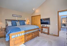 Others 7 Hot Tub + Deck: Large Sunriver Home Near Skiing