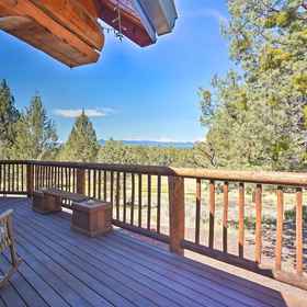 Interior1Bend Log Cabin w/ Cascade Mountain Views!,德舒特斯县飯店