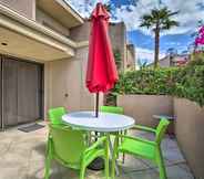 Lain-lain 5 Classic-yet-modern Abode by Downtown Palm Springs!