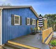 Others 5 Charming Yadkin Valley Cottage w/ Deck & Yard