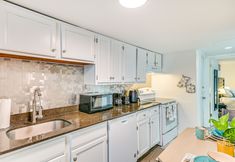 Others 2 Walk to Downtown Albany: Ten Broeck Triangle Apt!