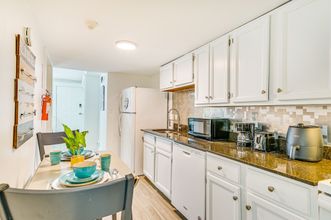 Others 4 Walk to Downtown Albany: Ten Broeck Triangle Apt!