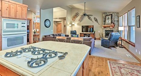 Others 2 Spacious Sunriver Home w/ Hot Tub & Gas Grill