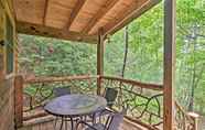 Others 2 Quiet Balsam Grove Cabin: Porch, Hot Tub, Dogs OK