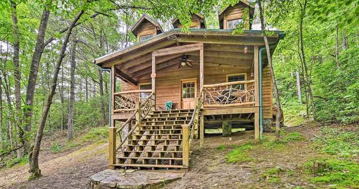 อื่นๆ Quiet Balsam Grove Cabin: Porch, Hot Tub, Dogs OK