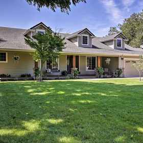 Primary image 1 Mcminnville Wine Country Home w/ Hot Tub + Deck, Evergreen Aviation & Space Museum Hotels