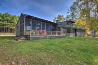 Others Peaceful Lakefront Escape With Deck and Kayaks!