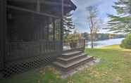 Lainnya 5 Peaceful Lakefront Escape With Deck and Kayaks!