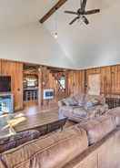 Imej utama Wilburton Cabin w/ Fire Pit, Mountain Views!